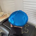 Elegante borsa da sera blu effetto specchio a forma di conchiglia con catena oro. - Foderato / Blu