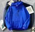 Détail d'un sweat à capuche bleu en polaire avec imprimé minimaliste de cœur de doigt - Bleu Foncé Cœur avec les Doigts