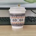 Πλεκτή θήκη ποτηριού με σχέδιο χιονονιφάδας και πώμα καρδιά σε λευκό φλιτζάνι καφέ - Ανοιχτό Γκρι Νιφάδα με Πορτοκαλί Ρίγα