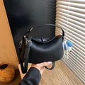 Elegant black pebbled leather bucket bag with silver twist-lock and cute pearl charm - Style With Pendant / Black