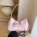 Elegante borsa sottobraccio rosa in stile cinese con jacquard a farfalla e ciondolo - con portachiavi / Rosa