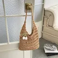 Bolso tote de ganchillo marrón hecho a mano con adorno de tulipán blanco - Caqui
