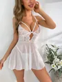 Gros plan sur le corsage en dentelle blanche et la jupe en maille transparente de nuisette - S / Haut Et Bas / Blanc