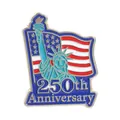 Spilla smaltata commemorativa del 250° anniversario con Statua della Libertà e bandiera USA - Stile Statua della Libertà e Bandiera (QHXZ6147)