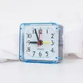 Réveil analogique carré bleu compact avec aiguilles colorées pour bureaux d'étudiants. - Sans batterie / Bleu