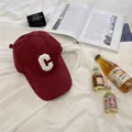 Gorra de béisbol de algodón cepillado burdeos con bordado C blanco para cabezas grandes - 58-65cm (Ajustable) / Burdeos