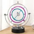 Modernes himmlisches Perpetuum Mobile mit bunten Ringen und dekorativem silbernem Herz - Herz-Stil