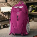 Großer robuster Outdoor-Wanderrucksack in kräftigem Magenta-Pink und Grau-Design - Fuchsia