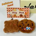 Gros plan de porte-clés en peluche biscuit et toast avec des visages mignons - Original buckle-cookies