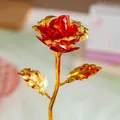 Detaillierte Nahaufnahme einer 18 cm langen rotgoldenen künstlichen Rose als Geschenk - 18cm Einzelstiel / Rot (18CM Irisierend)