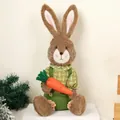 Adorabile decorazione di Pasqua con coniglietto di peluche e carota per la casa - Coniglio che abbraccia carota / Verde