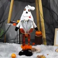 Griezelige Halloween kabouter met uitschuifbare benen en witte spokenmuts - Uitschuifbaar figuur / Geest Stijl