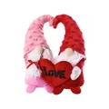 Gnomes en peluche faits main pour la Saint-Valentin tenant un cœur rouge marqué LOVE - Ensemble d'outils combo / Rouge et Rose