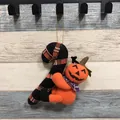 Adorno colgante de calabaza de felpa de Halloween con bastón a cuadros para decoración - Patrón de Calabaza
