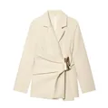 Detalle de un blazer crema para mujer con elegante cintura drapeada y hebilla dorada. - XS / Tops / Blanco Roto
