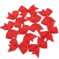 Detailansicht der roten Schwalbenschwanz-Schleifen aus Ripsband für DIY - Größe ca. 4,5X6cm, Bandbreite 1,5cm / Rot
