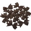 Nahaufnahme brauner Schwalbenschwanz-Schleifen aus Ripsband für DIY-Haarschmuck-Zubehör - Größe ca. 4,5X6cm, Bandbreite 1,5cm / Dunkelbraun