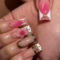 Faux ongles French élégants avec design fleur rose 3D et accents dorés brillants - Style Floral 3D Français Dégradé Rose (M-B322) / 24 Pièces/Ensemble