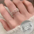 Moderner minimalistischer silberner geometrischer Gitterring mit verstellbarem Band - Rautenförmiger Kreuzstil (JZ7839)