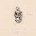Pendentif chapeau en acier inoxydable de style vintage avec détail de coeur rose - Pendentif Casquette de Baseball Argenté