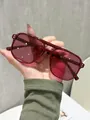 Retro-Sonnenbrille in Weinrot mit Doppelsteg, großen Gläsern und roten Meereslinsen - Kastanienbrauner Rahmen Weinrote Gläser