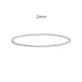Primo piano del bracciale elastico con perline da 2mm in acciaio inox - 2.0mm / Argento
