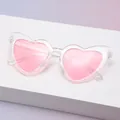 Detailansicht der pinkfarbenen Herz-Sonnenbrille mit Glitzerrahmen und UV400-Schutz. - Wie abgebildet / Transparenter Glitzerrosafarbener Rahmen Rosafarbene Gläser