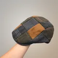 Detailansicht der Vintage-Patchwork-Schirmmütze mit Fischgräten- und Karomuster - Einheitsgröße (54-58cm) / Graukarte Kontrast