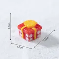 Miniatuur rode kerstcadeaudoos figuurtje met sneeuwvlokpatroon, maat 1,6x1,3x1,0cm - Vierkante Hoge Cadeaudoos (C3394) / 1.6x1.3x1.0cm