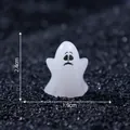 Kleine weiße Halloween-Geisterfigur mit traurigem Gesicht für DIY Mikrolandschaften - Unglücklich (3#) / 1.9x2.4cm