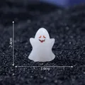 Süße Halloween-Geisterfigur Miniatur mit 2,4x1,9 cm Maßen für DIY-Dekorationen - Rote Augen (4#) / 1.9x2.4cm