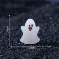 Miniatur-Halloween-Gespensterfigur mit 2,4 cm Höhe und 1,9 cm Breite - Zunge raus (5#) / 1.9x2.4cm