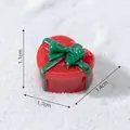 Mini figurine de boîte cadeau de Noël en forme de cœur rouge pour décor de paysage - 1.7x1.4x1.1cm