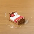 Miniatur-Puppenhausbett mit roter Bettwäsche und genauen Maßangaben für Dekoration - Doppelbett (1#) / 4.4x3.3x2.9cm