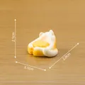 Miniatur-Katzenfigur in Weiß und Orange für DIY-Puppenhäuser, Größe 3,1x2,8x2,1 cm - Kleines Katzesofa