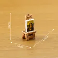 Detaillierte Miniatur-Staffelei für Puppenhäuser mit einem klassischen Kunstwerk - Große Staffelei