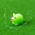 Süße grüne Schweinefigur für Miniatur-Landschaftsgärtnerei DIY, Größe 1,5x1,2x2cm - Schweinchen-Serie / Grün