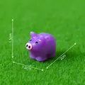 Mini statuina di maiale viola per decorazione micro paesaggi fai-da-te, lunga 2 cm. - Serie Maialino / Viola