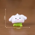 Figurine de chiot blanc miniature avec base vert matcha pour décor de maison de poupée - Style Pain au Matcha
