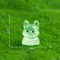 Süße leuchtende hellgrüne Mops-Miniaturfigur für Mikrolandschaftsgärten, Höhe 2 cm - Sitzender Mops (7#)