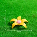 Figurina decorativa a fiore giallo in PVC per micro-paesaggi fai da te e scrivania, 5,4 cm - Fiore Giallo / 1 Pezzo