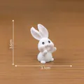 Statuina di coniglio bianco in miniatura per decorazione paesaggistica DIY - Posa a Mano Alzata (1#) / 3.6x3.1cm