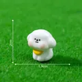 Statuetta in miniatura di cane bianco paffuto con collare giallo per decorazione fai da te - Cane con bavaglino