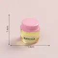 Detailliertes 1.4cm Miniatur-Matcha-Marmeladenglas mit rosa Deckel für DIY Dekoration - Matcha-Marmelade / 1.4x1.4cm