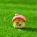 Figura de cabaña miniatura con techo rosa y cuerpo amarillo para micropaisajes DIY - Cabaña Rosa