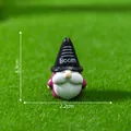 Statuetta di gnomo gotico in miniatura viola con cappello 'Boom', decoro fai da te 3,3 cm - Gnomo Boom