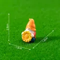 Simpatico gnomo da giardino in miniatura con girasole per decori micro paesaggio 2,8cm - Nano Girasole