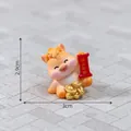 Süße Mini-Ponyfigur zum Jahr des Pferdes mit roter Schriftrolle und Goldbarren - Reichtum Pferd
