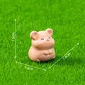 Statuetta di criceto in miniatura su erba verde con dimensioni 1,5x1,4cm per paesaggi - Topo