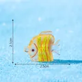 Figurine de poisson coloré miniature pour aquarium, taille 2,5 cm x 2,1 cm, vue SKU. - 3# Poisson Carré (C3001) / 2.1x2.5cm / Rayures Arc-en-ciel